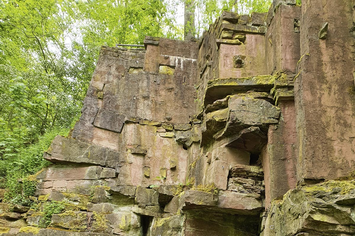 Buntsandsteinwand